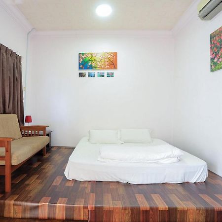 Oyo Home 90229, 3 Little Birds Homestay 4Bhk Malacca Kültér fotó