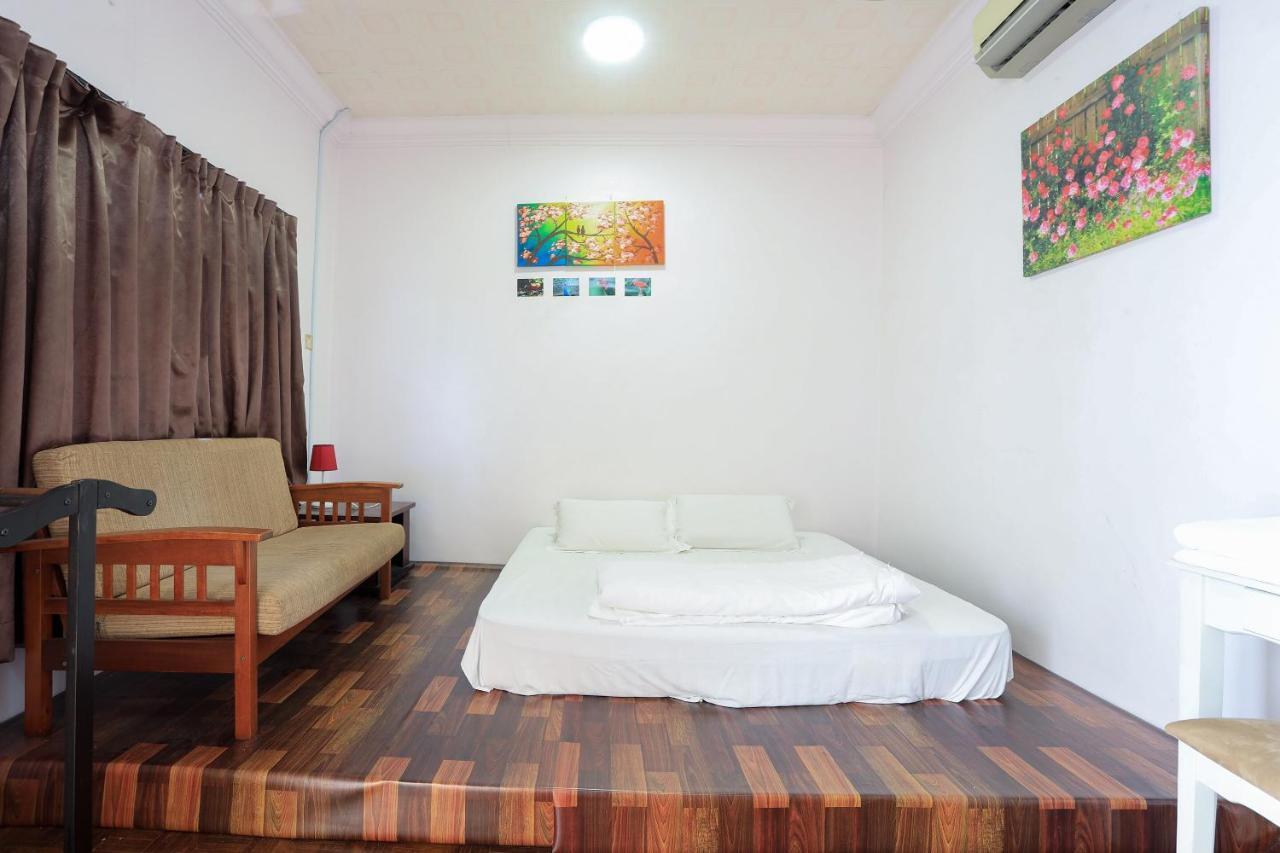 Oyo Home 90229, 3 Little Birds Homestay 4Bhk Malacca Kültér fotó