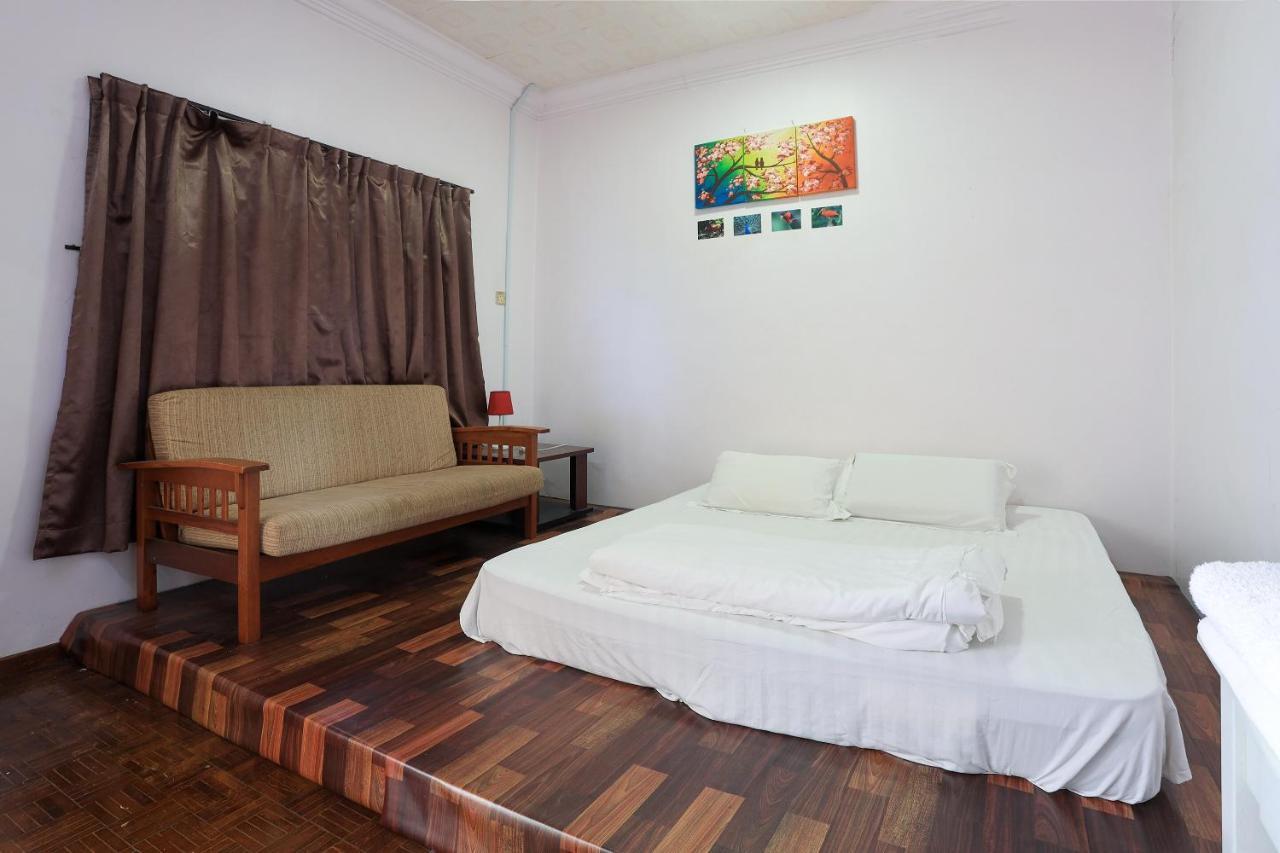 Oyo Home 90229, 3 Little Birds Homestay 4Bhk Malacca Kültér fotó