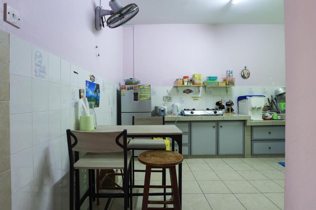 Oyo Home 90229, 3 Little Birds Homestay 4Bhk Malacca Kültér fotó