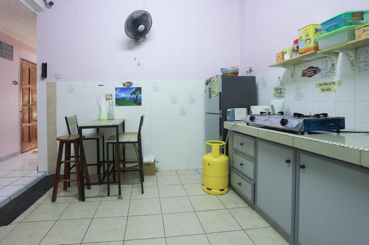 Oyo Home 90229, 3 Little Birds Homestay 4Bhk Malacca Kültér fotó