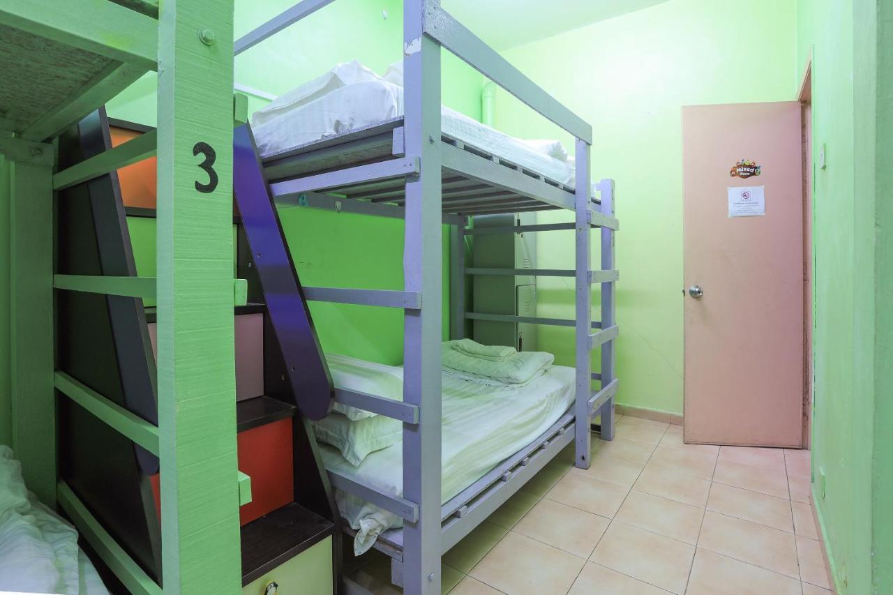 Oyo Home 90229, 3 Little Birds Homestay 4Bhk Malacca Kültér fotó