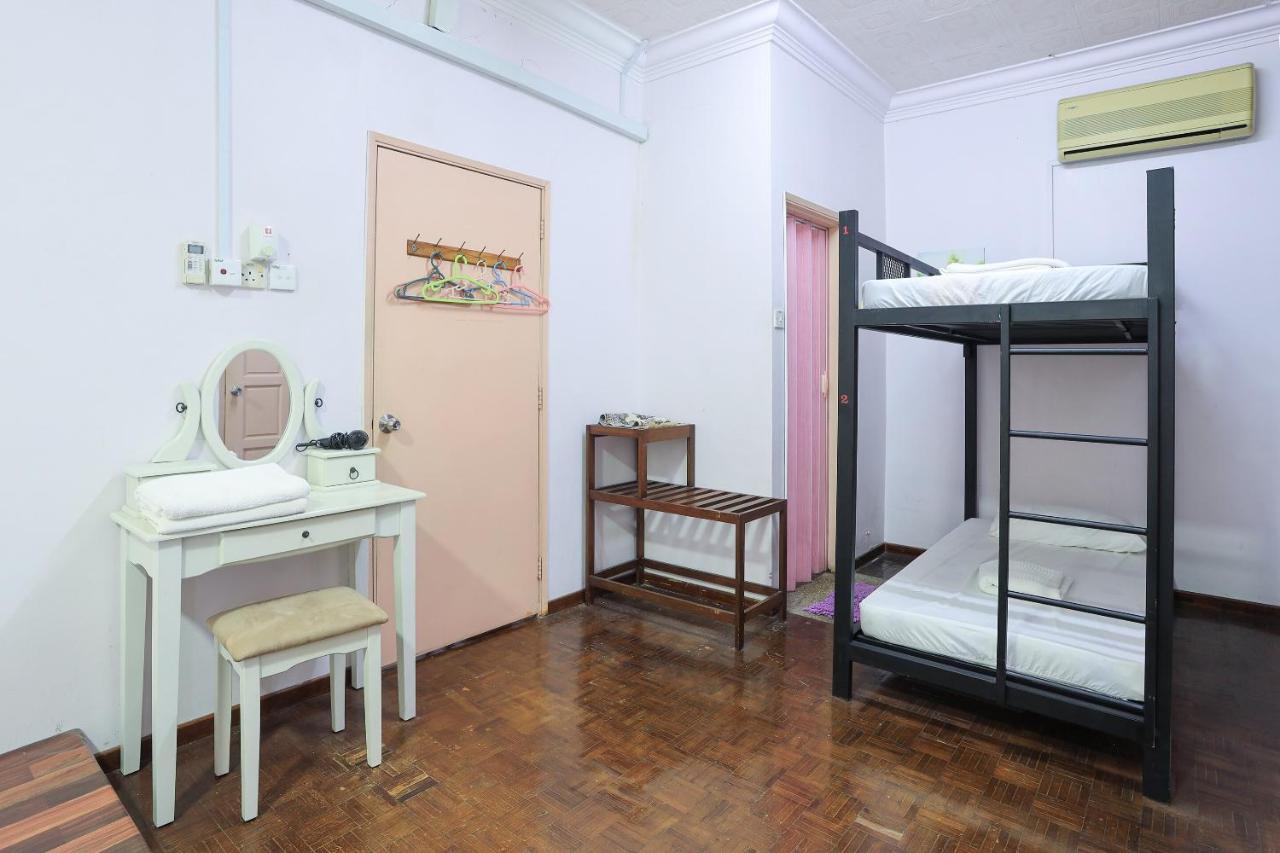 Oyo Home 90229, 3 Little Birds Homestay 4Bhk Malacca Kültér fotó