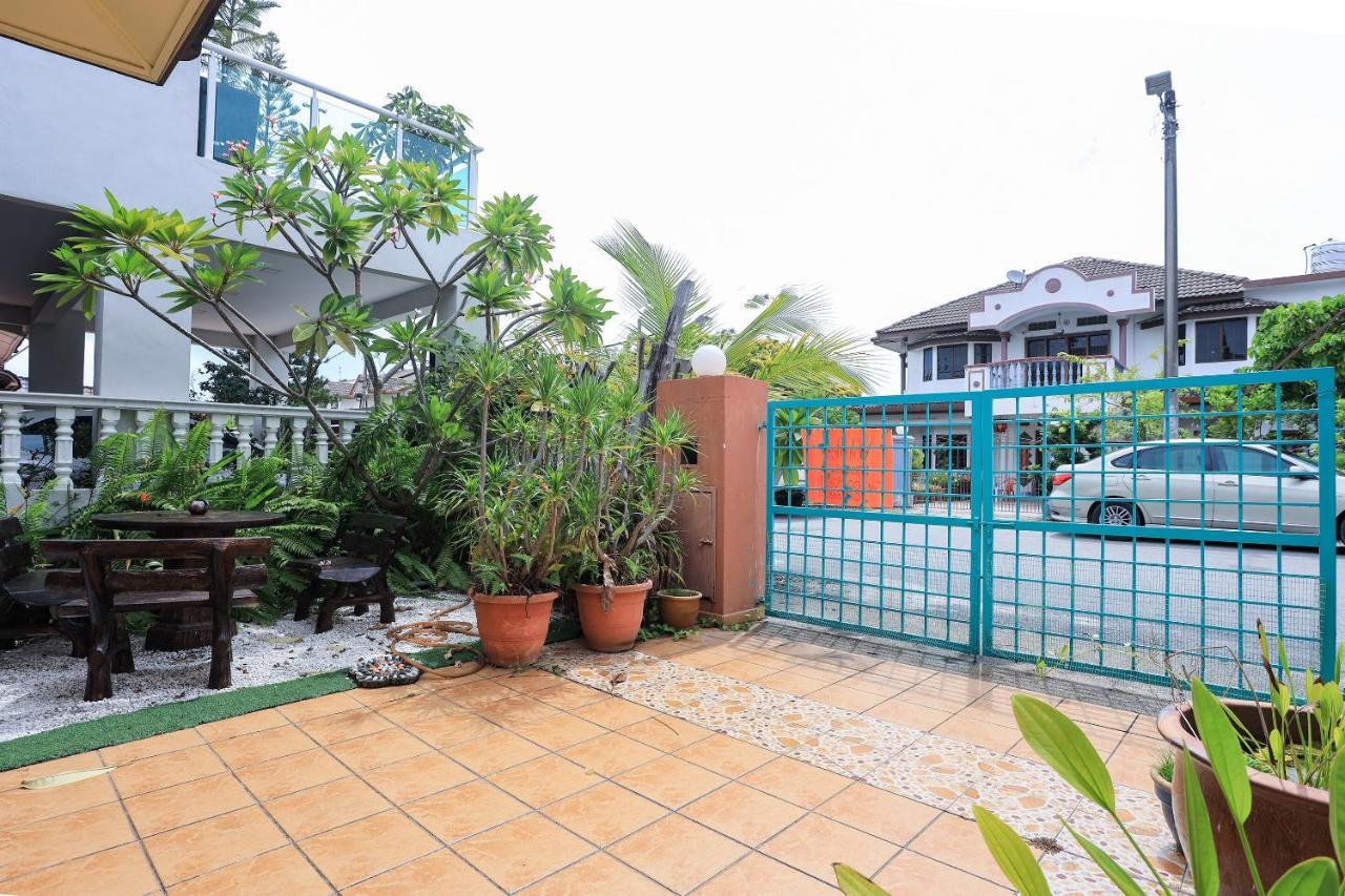 Oyo Home 90229, 3 Little Birds Homestay 4Bhk Malacca Kültér fotó