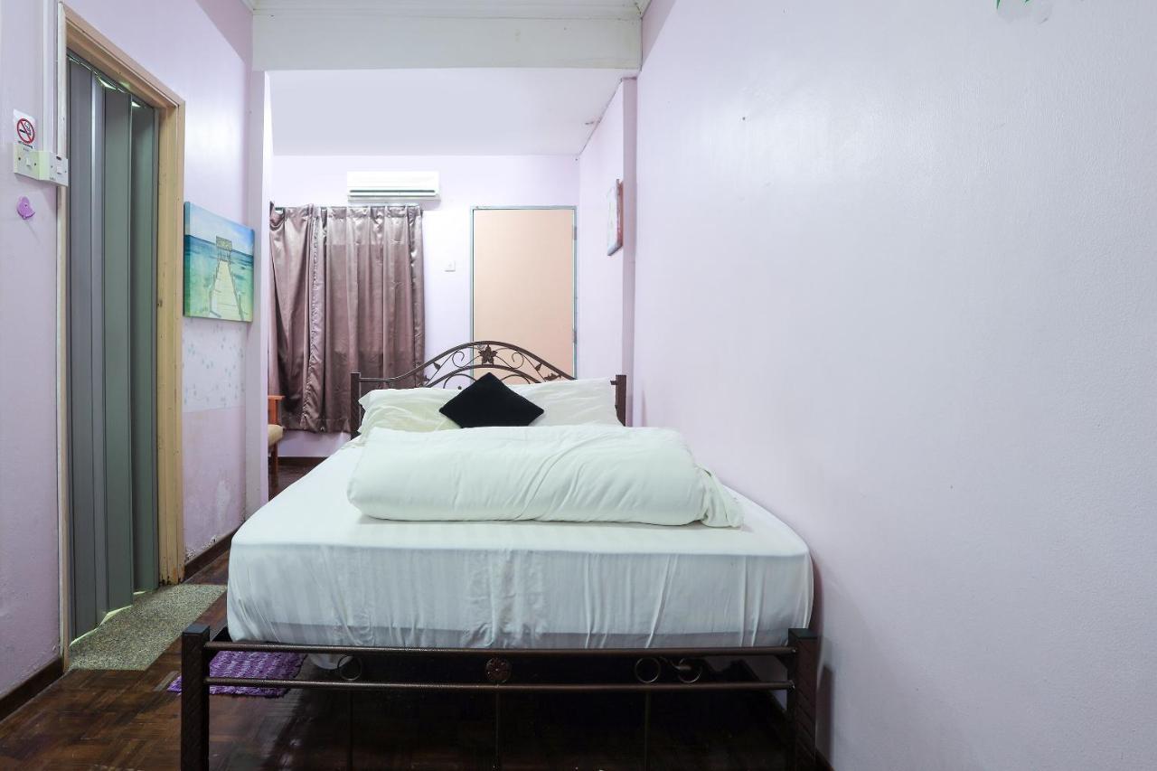 Oyo Home 90229, 3 Little Birds Homestay 4Bhk Malacca Kültér fotó