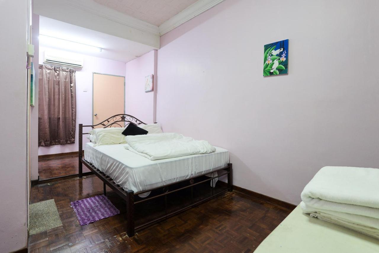 Oyo Home 90229, 3 Little Birds Homestay 4Bhk Malacca Kültér fotó