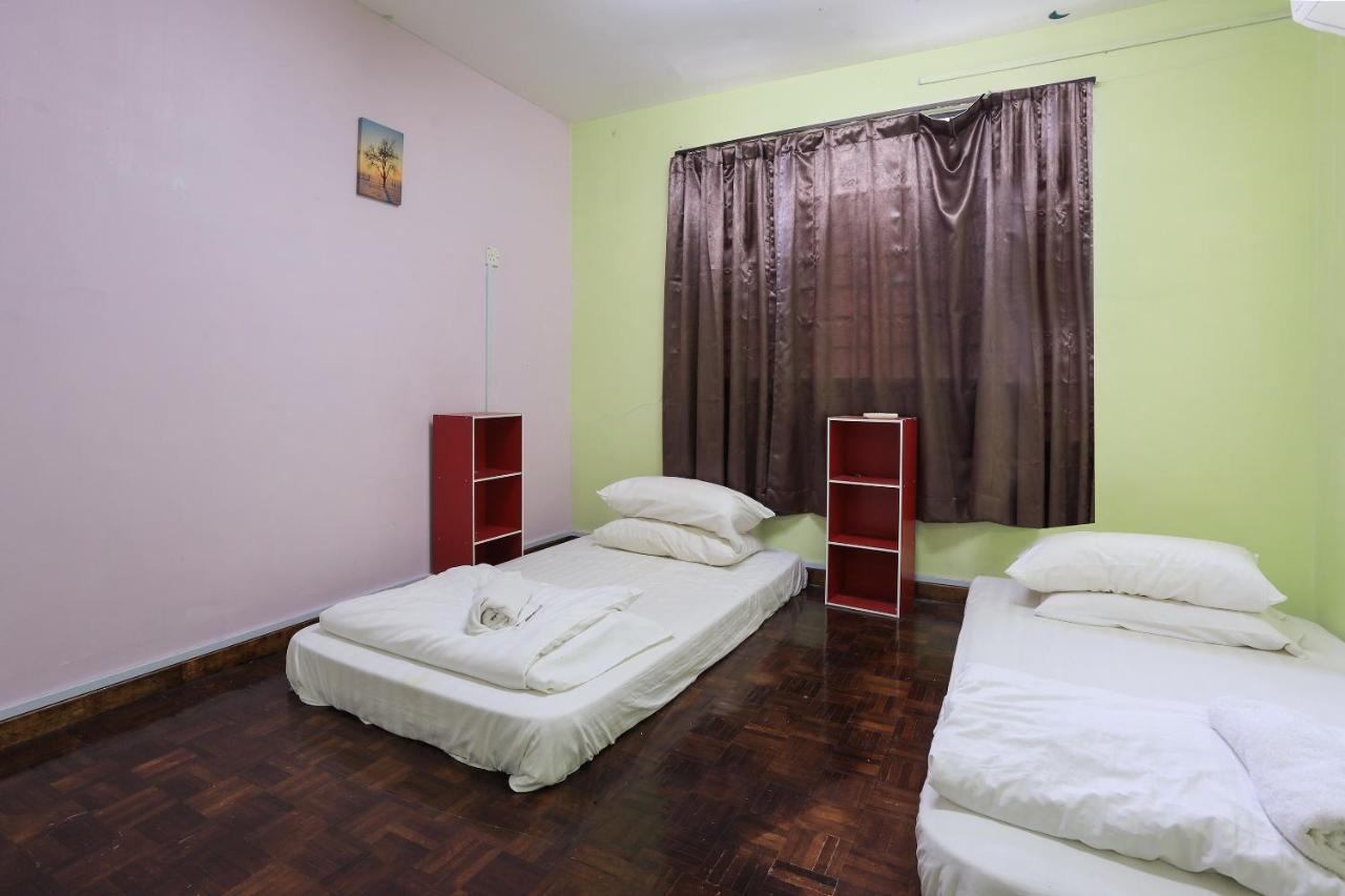 Oyo Home 90229, 3 Little Birds Homestay 4Bhk Malacca Kültér fotó