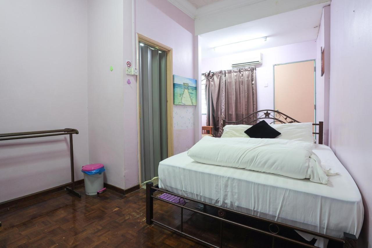 Oyo Home 90229, 3 Little Birds Homestay 4Bhk Malacca Kültér fotó