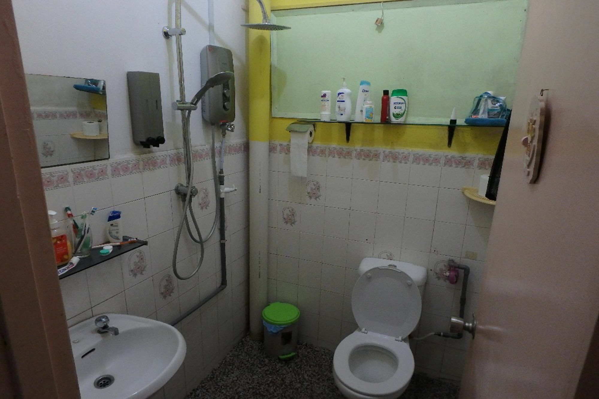 Oyo Home 90229, 3 Little Birds Homestay 4Bhk Malacca Kültér fotó